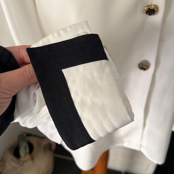 Vintage blouse with amazing buttons detail around sleeves Francesa of Damon - Picture 5 of 8